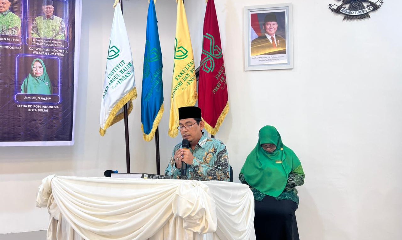 Pimpin Doa Di Seminar Guru Madrasah, Ketua MUI Binjai Pimpin Doa Dengan Khusuk Untuk Generasi Digital Yang Berakhlak Mulia