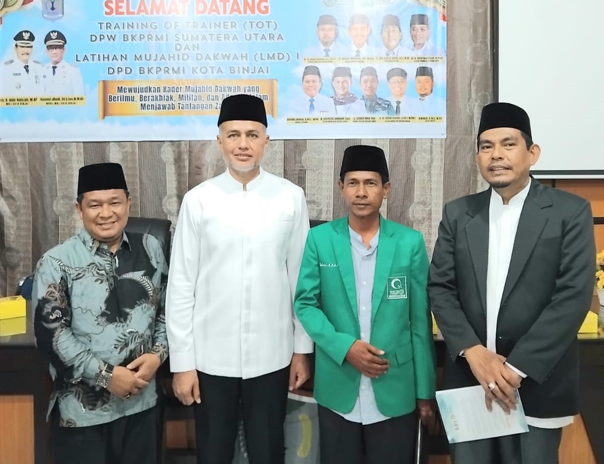 Ketua MUI Binjai Hadiri Pembukaan TOT dan LMD I BKPRMI, Diwarnai Penyerahan Buku "Candu Masjid"
